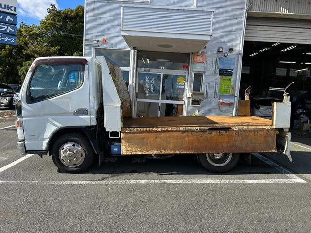 キャンター 全低床ダンプ　全低床強化ダンプ３ｔ積載ディーゼルターボ５ＭＴ３方開ＡＣＰＳＰＷキーレスエントリーフル装備左側電格ミラーフォグランプ荷台内寸長さ３０３ｃｍ幅１５８ｃｍ高さ３７ｃｍ床面地上高９３ｃｍＥＴＣ車載器中間ピン（53枚目）