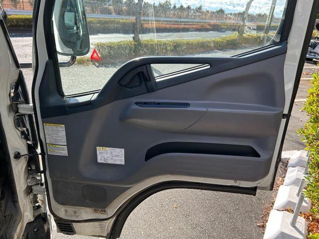 キャンター 全低床ダンプ　全低床強化ダンプ３ｔ積載ディーゼルターボ５ＭＴ３方開ＡＣＰＳＰＷキーレスエントリーフル装備左側電格ミラーフォグランプ荷台内寸長さ３０３ｃｍ幅１５８ｃｍ高さ３７ｃｍ床面地上高９３ｃｍＥＴＣ車載器中間ピン（63枚目）