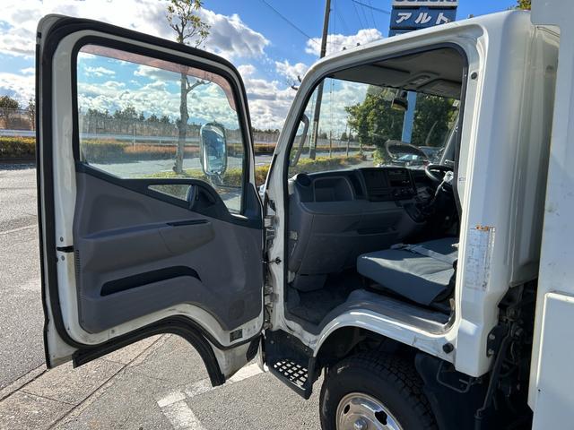 キャンター 全低床ダンプ　全低床強化ダンプ３ｔ積載ディーゼルターボ５ＭＴ３方開ＡＣＰＳＰＷキーレスエントリーフル装備左側電格ミラーフォグランプ荷台内寸長さ３０３ｃｍ幅１５８ｃｍ高さ３７ｃｍ床面地上高９３ｃｍＥＴＣ車載器中間ピン（68枚目）