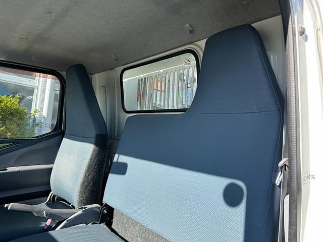 キャンター 全低床ダンプ　全低床強化ダンプ３ｔ積載ディーゼルターボ５ＭＴ３方開ＡＣＰＳＰＷキーレスエントリーフル装備左側電格ミラーフォグランプ荷台内寸長さ３０３ｃｍ幅１５８ｃｍ高さ３７ｃｍ床面地上高９３ｃｍＥＴＣ車載器中間ピン（70枚目）