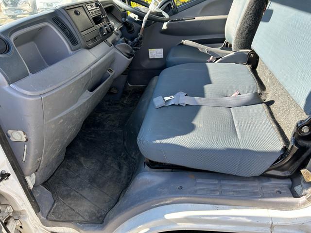 キャンター 全低床ダンプ　全低床強化ダンプ３ｔ積載ディーゼルターボ５ＭＴ３方開ＡＣＰＳＰＷキーレスエントリーフル装備左側電格ミラーフォグランプ荷台内寸長さ３０３ｃｍ幅１５８ｃｍ高さ３７ｃｍ床面地上高９３ｃｍＥＴＣ車載器中間ピン（71枚目）