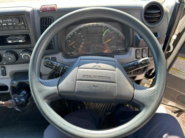 キャンター 全低床ダンプ　全低床強化ダンプ３ｔ積載ディーゼルターボ５ＭＴ３方開ＡＣＰＳＰＷキーレスエントリーフル装備左側電格ミラーフォグランプ荷台内寸長さ３０３ｃｍ幅１５８ｃｍ高さ３７ｃｍ床面地上高９３ｃｍＥＴＣ車載器中間ピン（74枚目）