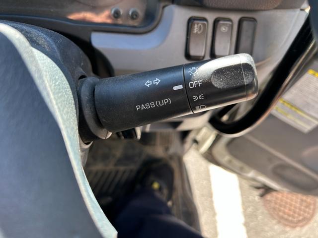 キャンター 全低床ダンプ　全低床強化ダンプ３ｔ積載ディーゼルターボ５ＭＴ３方開ＡＣＰＳＰＷキーレスエントリーフル装備左側電格ミラーフォグランプ荷台内寸長さ３０３ｃｍ幅１５８ｃｍ高さ３７ｃｍ床面地上高９３ｃｍＥＴＣ車載器中間ピン（76枚目）