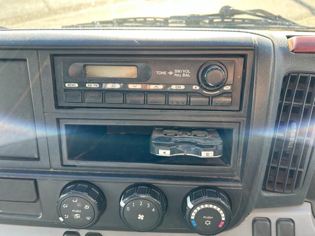 キャンター 全低床ダンプ　全低床強化ダンプ３ｔ積載ディーゼルターボ５ＭＴ３方開ＡＣＰＳＰＷキーレスエントリーフル装備左側電格ミラーフォグランプ荷台内寸長さ３０３ｃｍ幅１５８ｃｍ高さ３７ｃｍ床面地上高９３ｃｍＥＴＣ車載器中間ピン（78枚目）