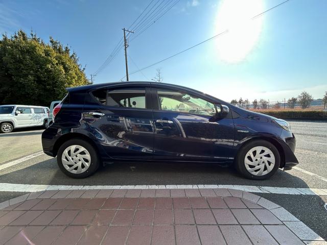 アクア Ｓスタイルブラック　冠水歴車バックカメラＥＴＣ車載器セーフティセンス禁煙車プリクラッシュセーフティドラレコスマートキー２本Ｐスタートイモビライザーオートマチックハイビーム白線逸脱警報横滑り防止衝突安全ボディースペアタイヤ（8枚目）