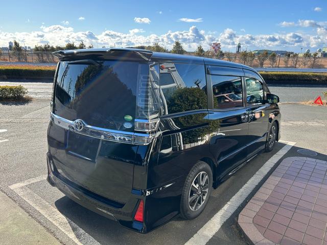 ヴォクシー ＺＳ　煌ＩＩ　冠水歴車禁煙車ＥＴＣ付スマートキー２本両側電動スライドドアナビＴＶフルセグバックカメラ先行車発進告知クリアランスソナーＵＳＢ給電２箇所クルーズコントロールアイドリングストップＰスタート純正アルミ（9枚目）