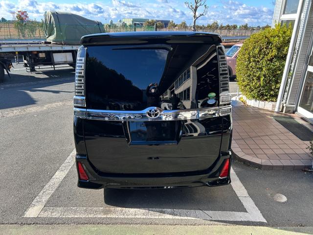 ヴォクシー ＺＳ　煌ＩＩ　冠水歴車禁煙車ＥＴＣ付スマートキー２本両側電動スライドドアナビＴＶフルセグバックカメラ先行車発進告知クリアランスソナーＵＳＢ給電２箇所クルーズコントロールアイドリングストップＰスタート純正アルミ（11枚目）