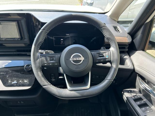 セレナ ハイウェイスターＶ　冠水歴車禁煙車レンタカー歴車パドルシフトスマートキーＰスタートＥＴＣ車載器シートヒーターシフトスイッチ両側パワスラヘッドライトレベライザーアダプティブクルーズコントロールＢＴオーディオナビ純正アルミ（68枚目）