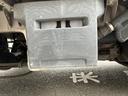 ＫＣ　エアコンパワステ付２ＷＤ５ＭＴ三方開きメンテナンスノート取説付荷台幌車荷台内寸長さ１９７ＣＭ幅１３８ＣＭ床面地上高６８ＣＭヘッドライトレベライザースペアキースペアタイヤ運転席エアバッグ付（28枚目）