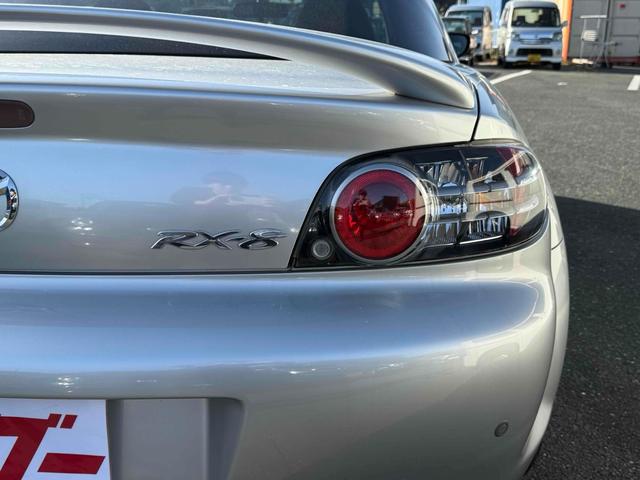 ＲＸ－８ タイプＥ　ＥＴＣ　オートクルーズコントロール　ＡＴ　ＨＩＤ　スマートキー　電動格納ミラー　アルミホイール　革シート　パワーシート　盗難防止システム　衝突安全ボディ　ＡＢＳ　ＥＳＣ　ＣＤ　エアコン（30枚目）