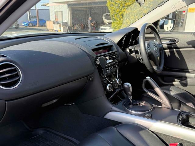 ＲＸ－８ タイプＥ　ＥＴＣ　オートクルーズコントロール　ＡＴ　ＨＩＤ　スマートキー　電動格納ミラー　アルミホイール　革シート　パワーシート　盗難防止システム　衝突安全ボディ　ＡＢＳ　ＥＳＣ　ＣＤ　エアコン（45枚目）