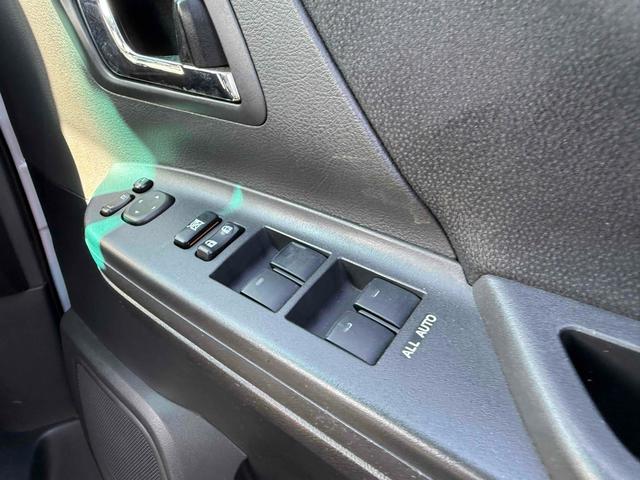 アルファード ２４０Ｓ　ＥＴＣ　バックカメラ　ＴＶ　クリアランスソナー　両側電動スライドドア　オートライト　ＨＩＤ　スマートキー　電動格納ミラー　後席モニター　３列シート　ＣＶＴ　アルミホイール　盗難防止システム（10枚目）