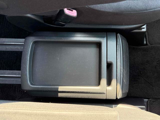 アルファード ２４０Ｓ　ＥＴＣ　バックカメラ　ＴＶ　クリアランスソナー　両側電動スライドドア　オートライト　ＨＩＤ　スマートキー　電動格納ミラー　後席モニター　３列シート　ＣＶＴ　アルミホイール　盗難防止システム（31枚目）