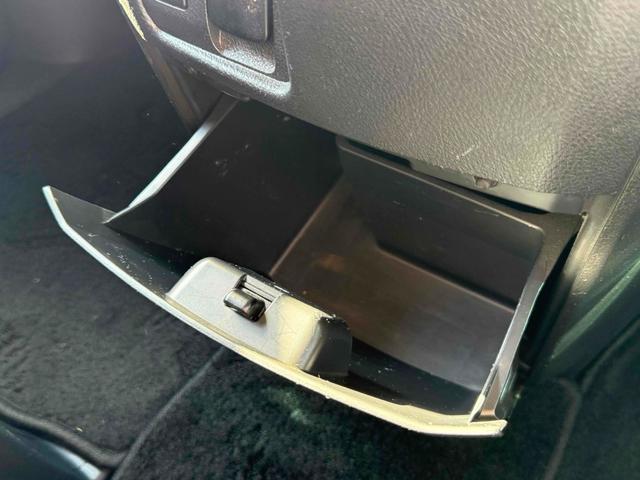 アルファード ２４０Ｓ　ＥＴＣ　バックカメラ　ＴＶ　クリアランスソナー　両側電動スライドドア　オートライト　ＨＩＤ　スマートキー　電動格納ミラー　後席モニター　３列シート　ＣＶＴ　アルミホイール　盗難防止システム（33枚目）