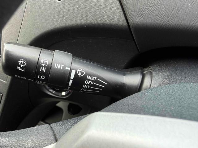 プリウス S ETC ナビ アルミホイール オートライト CVT スマートキー 電動格納ミラー 盗難防止システム 衝突安全ボディ ABS ESC エアコン パワーステアリング パワーウィンドウ(6枚目)