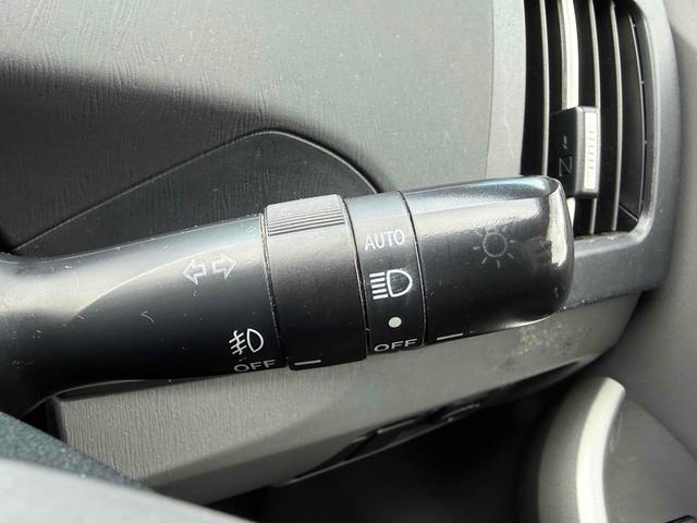 プリウス S ETC ナビ アルミホイール オートライト CVT スマートキー 電動格納ミラー 盗難防止システム 衝突安全ボディ ABS ESC エアコン パワーステアリング パワーウィンドウ(7枚目)