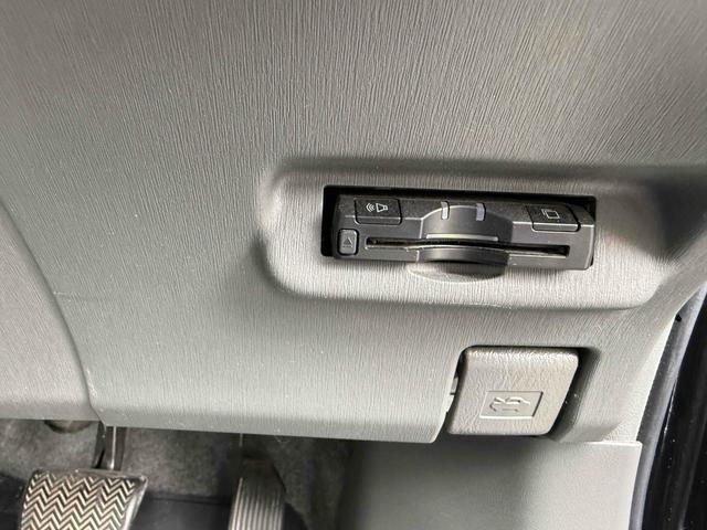 プリウス S ETC ナビ アルミホイール オートライト CVT スマートキー 電動格納ミラー 盗難防止システム 衝突安全ボディ ABS ESC エアコン パワーステアリング パワーウィンドウ(9枚目)