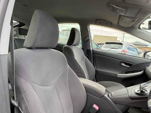 プリウス S ETC ナビ アルミホイール オートライト CVT スマートキー 電動格納ミラー 盗難防止システム 衝突安全ボディ ABS ESC エアコン パワーステアリング パワーウィンドウ(21枚目)