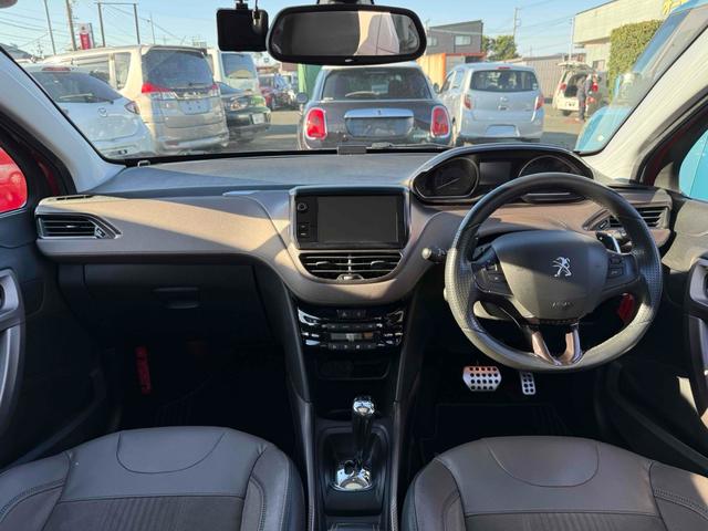 運転者にとっては日々使用することとなる運転席です。運転席からの視界は、店頭にてお客様ご自身の目でお確かめください！