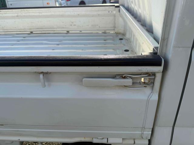 キャリイトラック ＫＣエアコン・パワステ　４ＷＤ　ＭＴ　エアコン（11枚目）