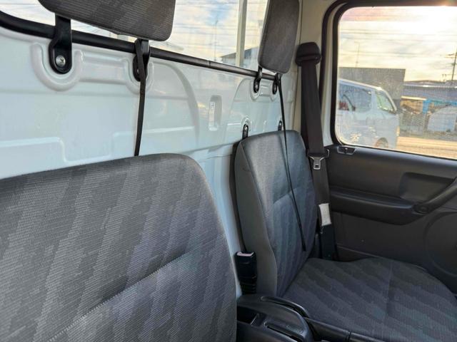 キャリイトラック ＫＣエアコン・パワステ　４ＷＤ　ＭＴ　エアコン（28枚目）
