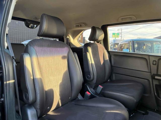 フリードハイブリッド ジャストセレクション　ドライブレコーダー　ナビ　オートクルーズコントロール　両側電動スライドドア　オートライト　ＨＩＤ　スマートキー　電動格納ミラー　３列シート　ウォークスルー　ＣＶＴ　アルミホイール　Ｂｌｕｅｔｏｏｔｈ（10枚目）