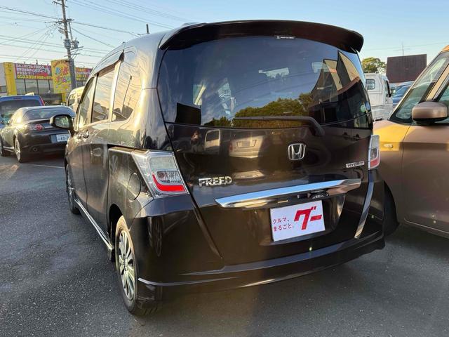 フリードハイブリッド ジャストセレクション　ドライブレコーダー　ナビ　オートクルーズコントロール　両側電動スライドドア　オートライト　ＨＩＤ　スマートキー　電動格納ミラー　３列シート　ウォークスルー　ＣＶＴ　アルミホイール　Ｂｌｕｅｔｏｏｔｈ（17枚目）