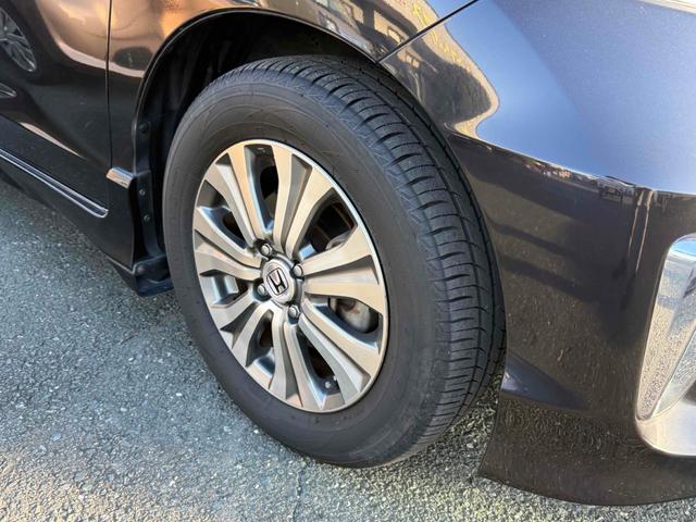 フリードハイブリッド ジャストセレクション　ドライブレコーダー　ナビ　オートクルーズコントロール　両側電動スライドドア　オートライト　ＨＩＤ　スマートキー　電動格納ミラー　３列シート　ウォークスルー　ＣＶＴ　アルミホイール　Ｂｌｕｅｔｏｏｔｈ（20枚目）