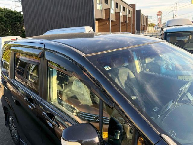 フリードハイブリッド ジャストセレクション　ドライブレコーダー　ナビ　オートクルーズコントロール　両側電動スライドドア　オートライト　ＨＩＤ　スマートキー　電動格納ミラー　３列シート　ウォークスルー　ＣＶＴ　アルミホイール　Ｂｌｕｅｔｏｏｔｈ（25枚目）