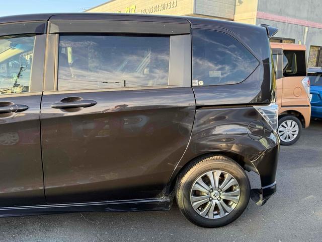 フリードハイブリッド ジャストセレクション　ドライブレコーダー　ナビ　オートクルーズコントロール　両側電動スライドドア　オートライト　ＨＩＤ　スマートキー　電動格納ミラー　３列シート　ウォークスルー　ＣＶＴ　アルミホイール　Ｂｌｕｅｔｏｏｔｈ（28枚目）