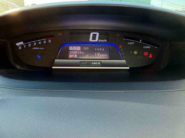 フリードハイブリッド ジャストセレクション　ドライブレコーダー　ナビ　オートクルーズコントロール　両側電動スライドドア　オートライト　ＨＩＤ　スマートキー　電動格納ミラー　３列シート　ウォークスルー　ＣＶＴ　アルミホイール　Ｂｌｕｅｔｏｏｔｈ（35枚目）