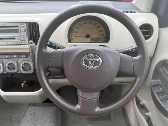 パッソ Ｘ　ユルリ　スマートキー　電動格納ミラー　ＣＶＴ　盗難防止システム　衝突安全ボディ　ベンチシート　ＡＢＳ　ＣＤ　ＭＤ　ミュージックプレイヤー接続可　エアコン　パワーステアリング　パワーウィンドウ（3枚目）