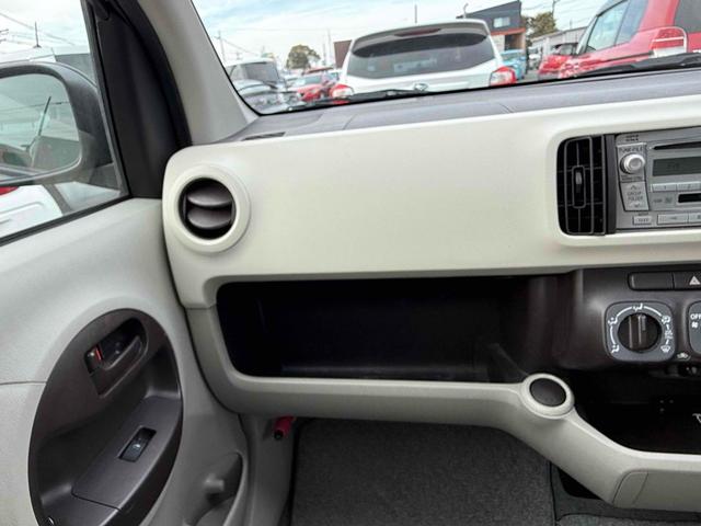 パッソ Ｘ　ユルリ　スマートキー　電動格納ミラー　ＣＶＴ　盗難防止システム　衝突安全ボディ　ベンチシート　ＡＢＳ　ＣＤ　ＭＤ　ミュージックプレイヤー接続可　エアコン　パワーステアリング　パワーウィンドウ（11枚目）