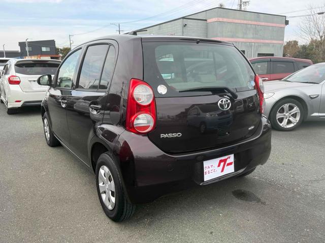 パッソ Ｘ　ユルリ　スマートキー　電動格納ミラー　ＣＶＴ　盗難防止システム　衝突安全ボディ　ベンチシート　ＡＢＳ　ＣＤ　ＭＤ　ミュージックプレイヤー接続可　エアコン　パワーステアリング　パワーウィンドウ（17枚目）