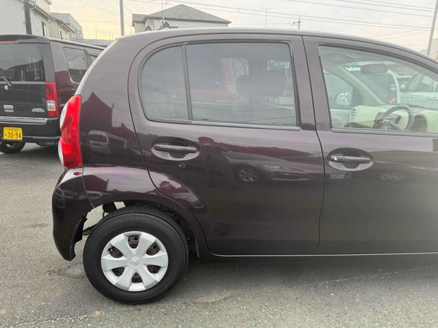 パッソ Ｘ　ユルリ　スマートキー　電動格納ミラー　ＣＶＴ　盗難防止システム　衝突安全ボディ　ベンチシート　ＡＢＳ　ＣＤ　ＭＤ　ミュージックプレイヤー接続可　エアコン　パワーステアリング　パワーウィンドウ（24枚目）