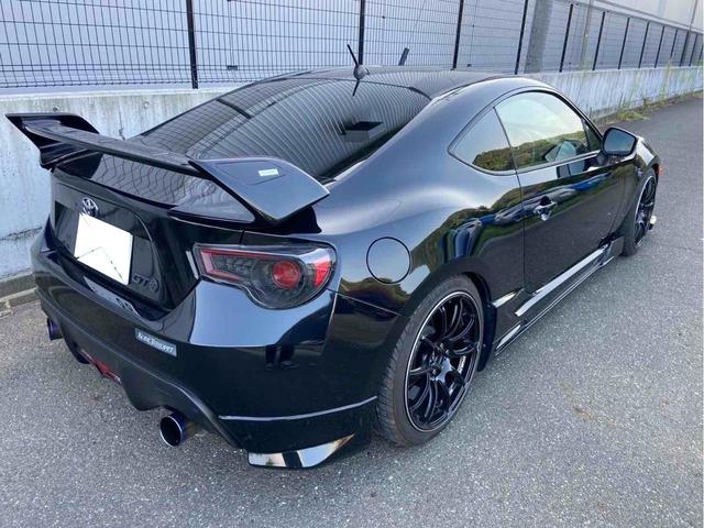 ８６ ＧＴ　ＢＬＩＴＺエアロスピードＲコンセプト　６ＭＴ　ＶＬＡＮＤヘッドライト　Ｂｌｕｅｔｏｏｔｈ　ＶＡＬＥＮＴＩサイドマーカー　クイックリリース　ＡＲＲＯＷＺ車高調　ＥＴＣ　禁煙車（17枚目）