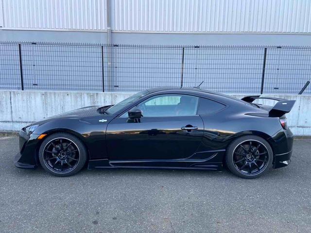８６ ＧＴ　ＢＬＩＴＺエアロスピードＲコンセプト　６ＭＴ　ＶＬＡＮＤヘッドライト　Ｂｌｕｅｔｏｏｔｈ　ＶＡＬＥＮＴＩサイドマーカー　クイックリリース　ＡＲＲＯＷＺ車高調　ＥＴＣ　禁煙車（27枚目）
