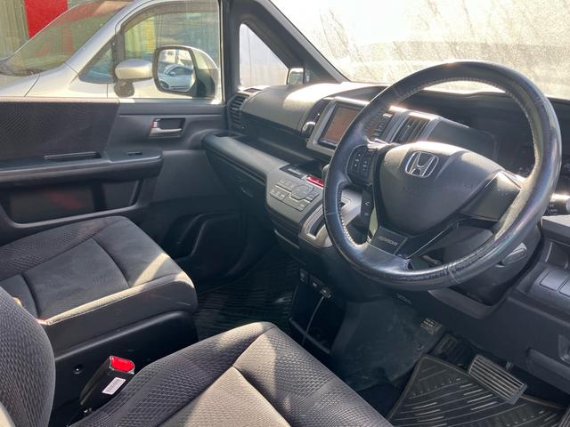 ステップワゴンスパーダ Ｚ　ＨＤＤナビエディション　バックカメラ　コンフォートビューパッケージ　両側電動スライドドア　スマートキー　スペアキー　ＨＩＤヘッドライト　オートライト　アクティブコーナリングライト　ＥＴＣ（17枚目）