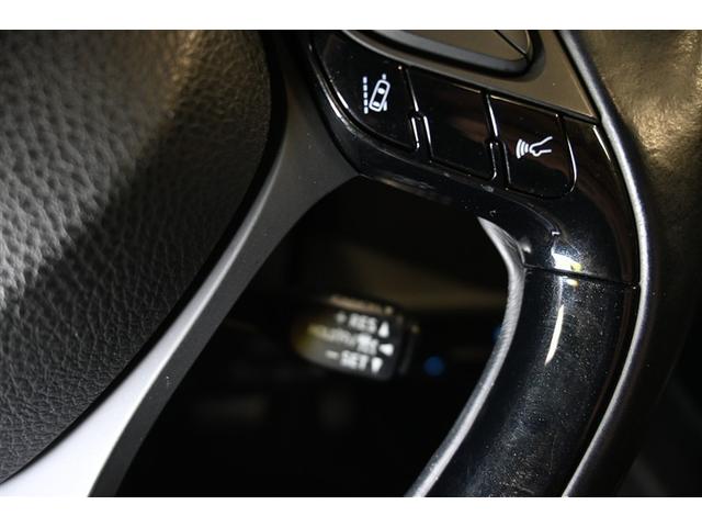 車線逸脱警報機能搭載！うっかり車線をはみ出しそうになったとき警報します。レーダークルーズコントロール装備で高速道路での長距離移動にあると便利です。