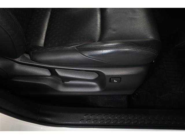 運転席シートリフター装備！シートの上下調整で運転操作の視界を確保できます。