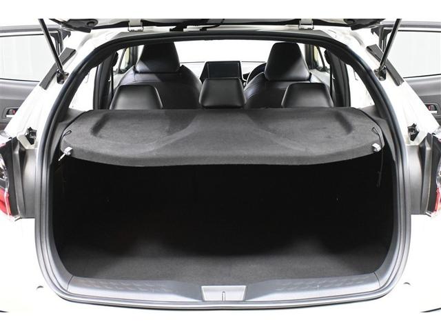 リヤシートを倒せば大きな荷物を載せられます。