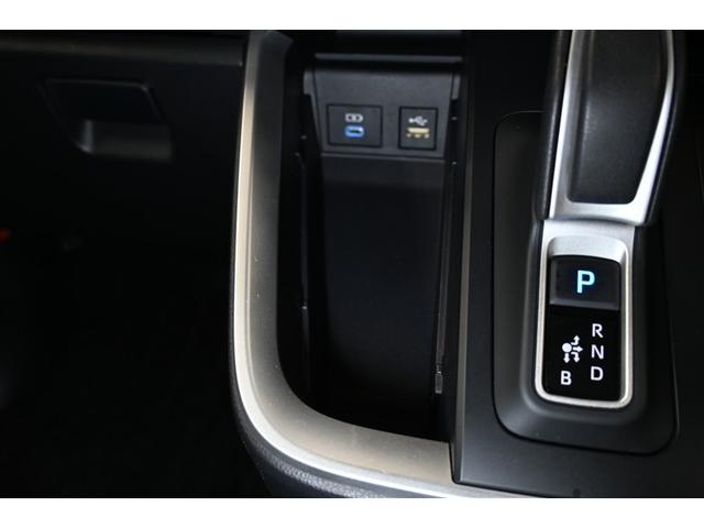 ノア ハイブリッドＳ－Ｚ　ハイブリッド　衝突被害軽減システム　両側電動スライド　オートクルーズコントロール　ＬＥＤヘッドランプ　１００Ｖ電源　メモリーナビ　後席モニター　バックカメラ　ＥＴＣ　ドラレコ　フルセグ　ＤＶＤ再生（11枚目）