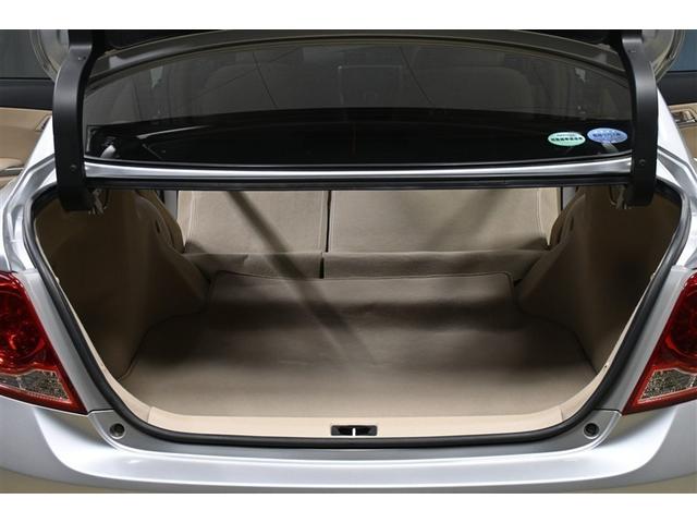 リヤシートを倒せば大きな荷物を載せられます。