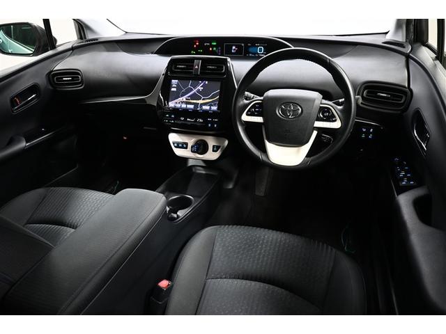 プリウス Ｓセーフティプラス　ハイブリッド　衝突被害軽減システム　オートクルーズコントロール　ＬＥＤヘッドランプ　メモリーナビ　バックカメラ　ＥＴＣ　ドラレコ　フルセグ　ミュージックプレイヤー接続可　ＤＶＤ再生　ＣＤ　スマートキー（4枚目）