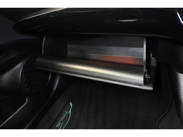 プリウス Ｓセーフティプラス　ハイブリッド　衝突被害軽減システム　オートクルーズコントロール　ＬＥＤヘッドランプ　メモリーナビ　バックカメラ　ＥＴＣ　ドラレコ　フルセグ　ミュージックプレイヤー接続可　ＤＶＤ再生　ＣＤ　スマートキー（15枚目）