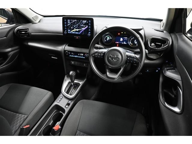 ヤリスクロス ハイブリッドＧ　ハイブリッド　衝突被害軽減システム　オートクルーズコントロール　ＬＥＤヘッドランプ　１００Ｖ電源　メモリーナビ　バックカメラ　ＥＴＣ　ドラレコ　ミュージックプレイヤー接続可　アルミホイール　キーレス（4枚目）