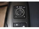 狭い場所も苦になりません。電動格納ドアミラー装備。