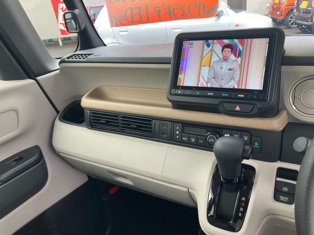 Ｎ－ＢＯＸ 　ホンダセンシング　ＬＥＤライト　Ｂｌｕｅｔｏｏｔｈ　メモリーナビ　フルセグＴＶ　両側パワースライドドア　ドアバイザー　フロアマット　スマートキー　バックカメラ　オートクルーズ　パーキングセンサー（3枚目）