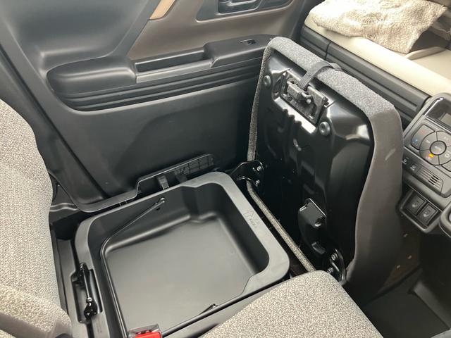 スペーシア ハイブリッドＸ　セーフティサポート　フルセグＴＶ　メモリーナビ　両側パワースライドドア　スマートキー　シートヒーター　コーナーセンサー　ＬＥＤライト（16枚目）