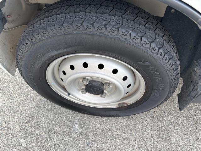 キャリイトラック KCエアコン・パワステ エアコン パワステ AMFMラジオ 25000キロ 車検2年付き(18枚目)